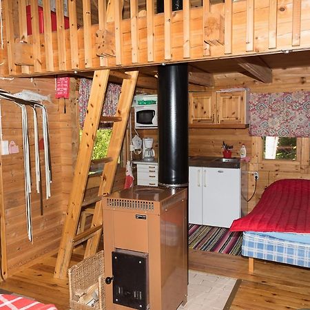 Pihlajamaeen Lomamoekit Vanhakyla Exterior foto
