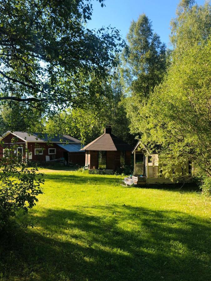 Pihlajamaeen Lomamoekit Vanhakyla Exterior foto