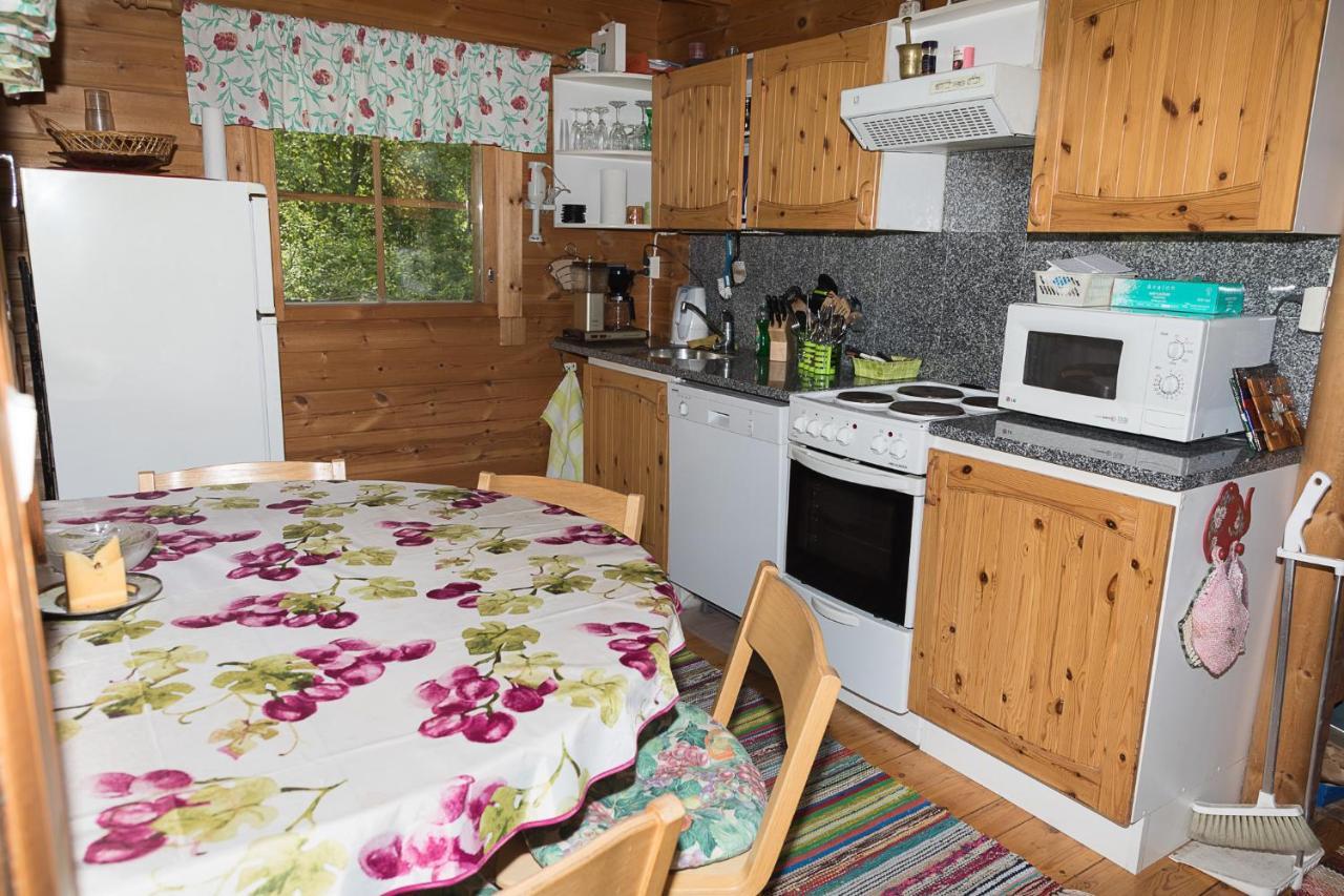 Pihlajamaeen Lomamoekit Vanhakyla Exterior foto