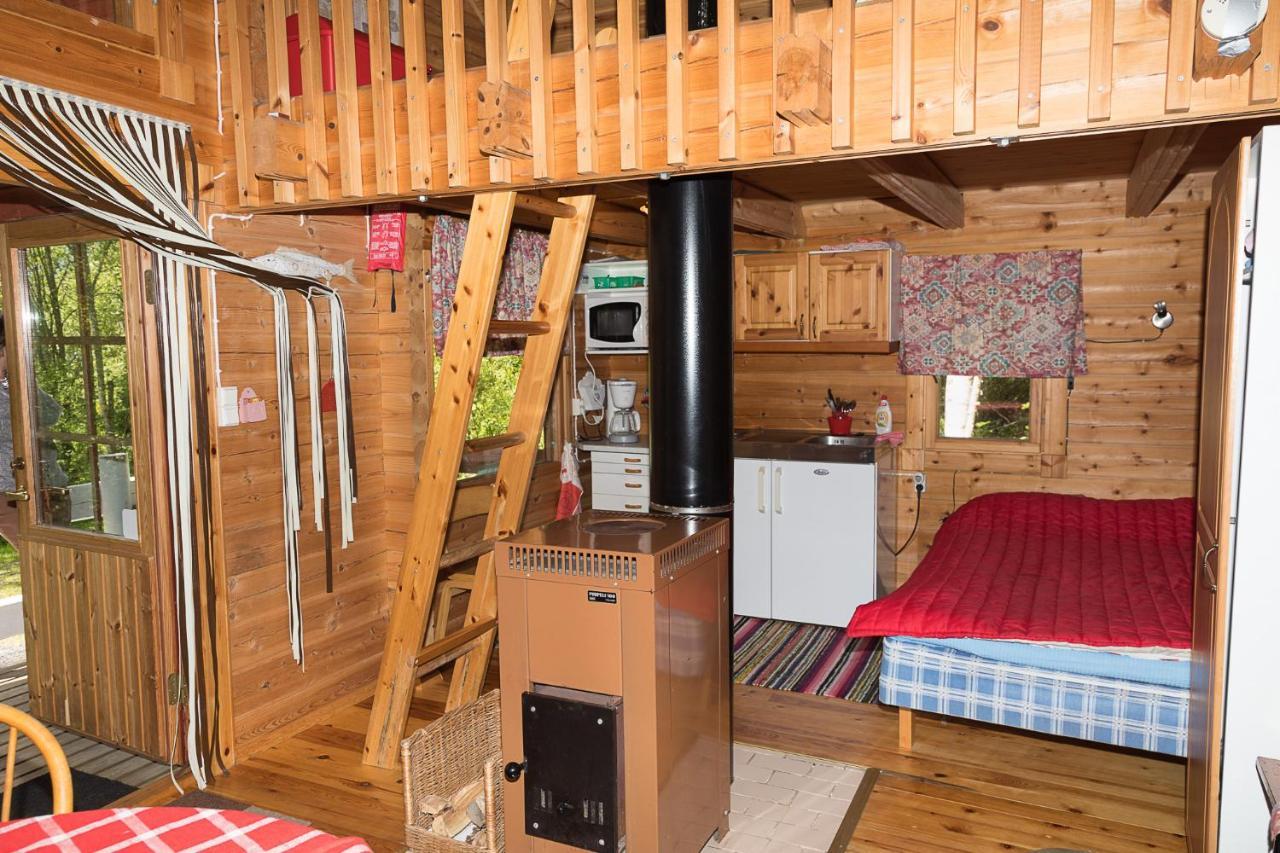 Pihlajamaeen Lomamoekit Vanhakyla Exterior foto