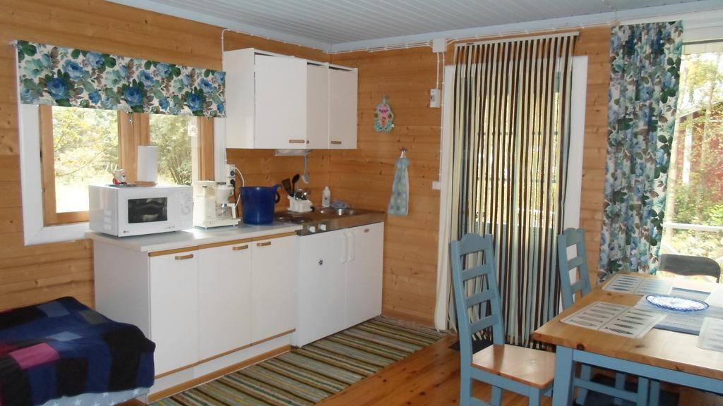 Pihlajamaeen Lomamoekit Vanhakyla Habitación foto