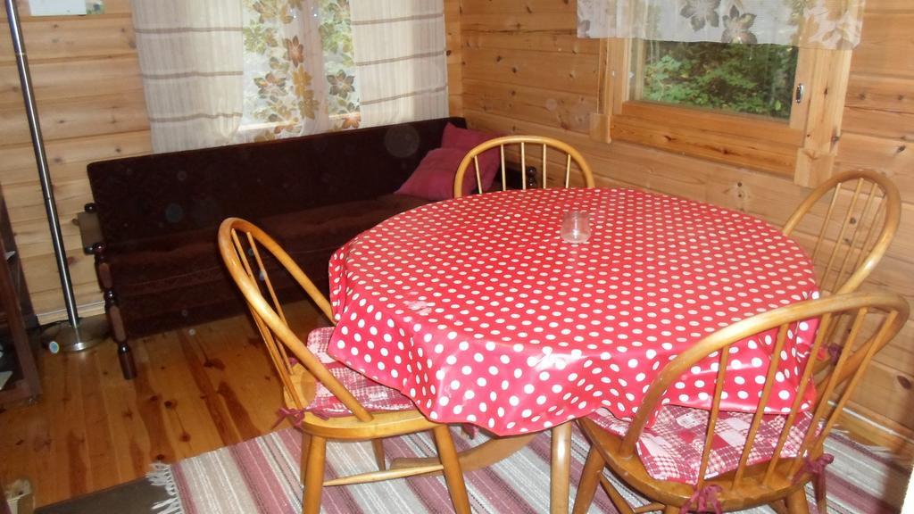 Pihlajamaeen Lomamoekit Vanhakyla Habitación foto